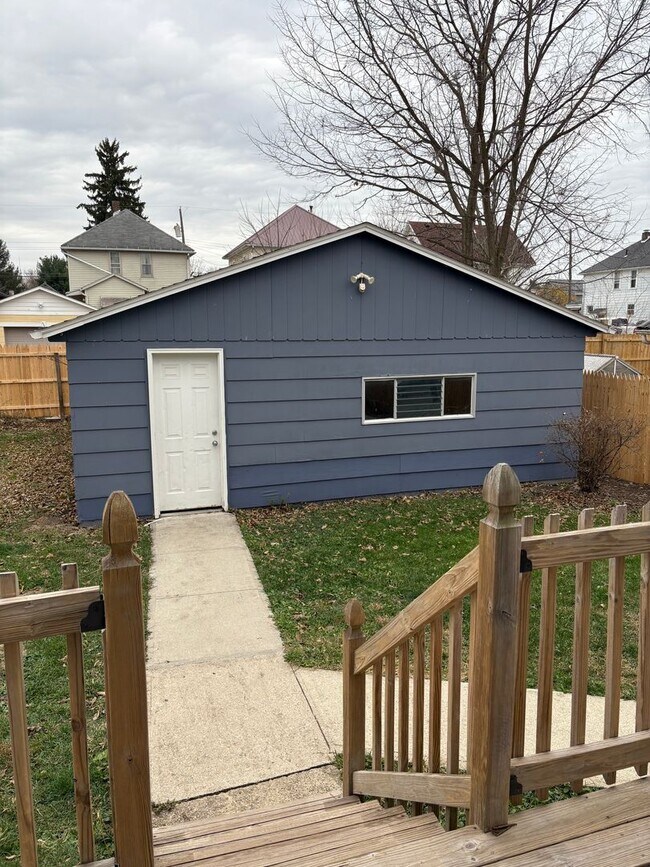 Foto del edificio - 3 bedroom/1 bath house for rent