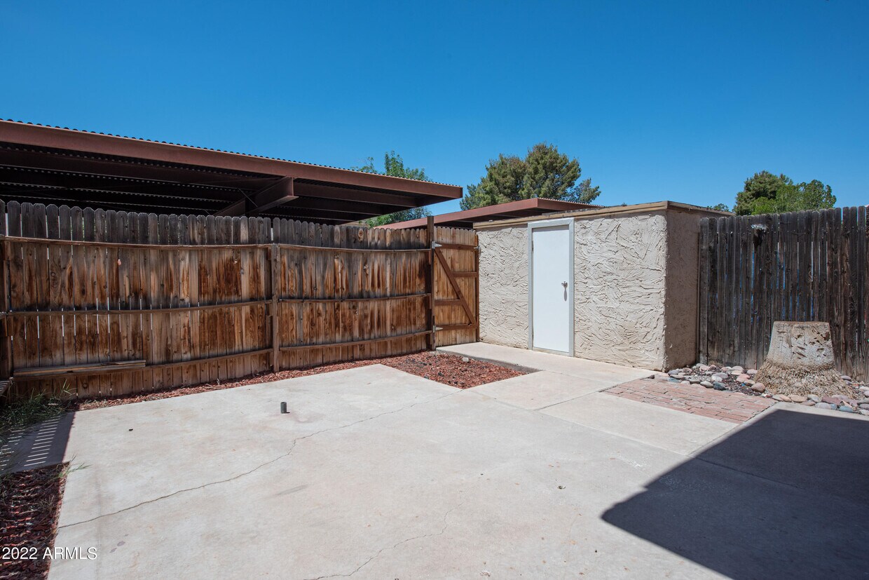 Building Photo - 944 S Valencia