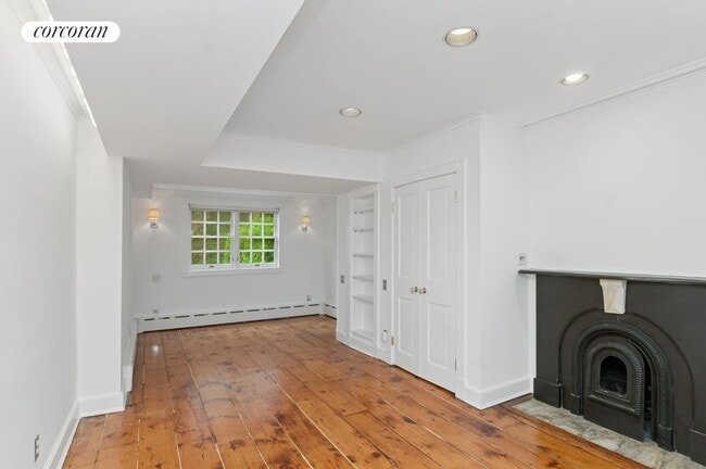 Building Photo - 208 E 78th St