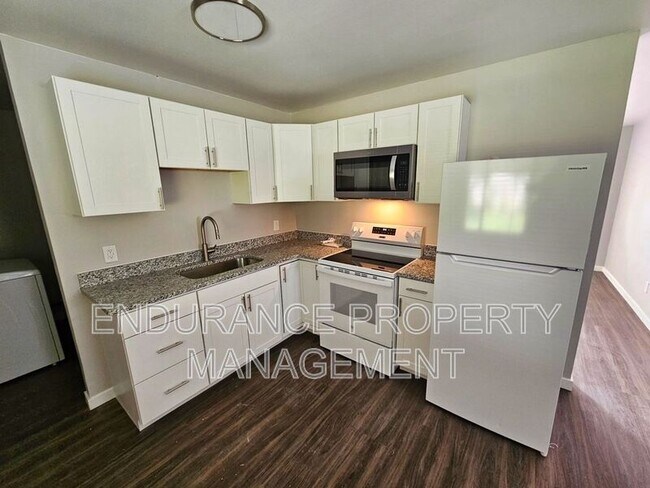 Building Photo - 918 Dennison Ave