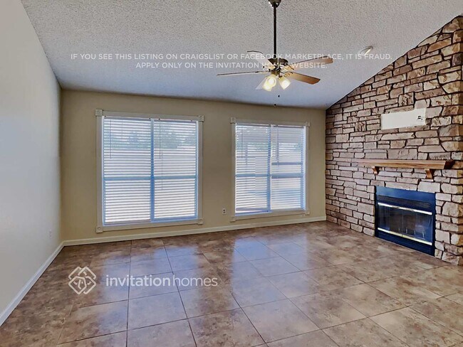 Building Photo - 2500 N Cholla St