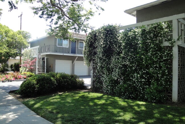 Front of building - 2331 Pauline Dr