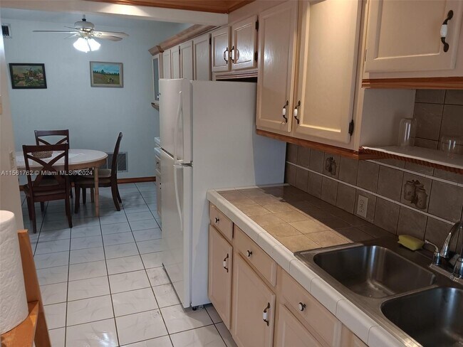 Foto del edificio - 51 NE 204th St