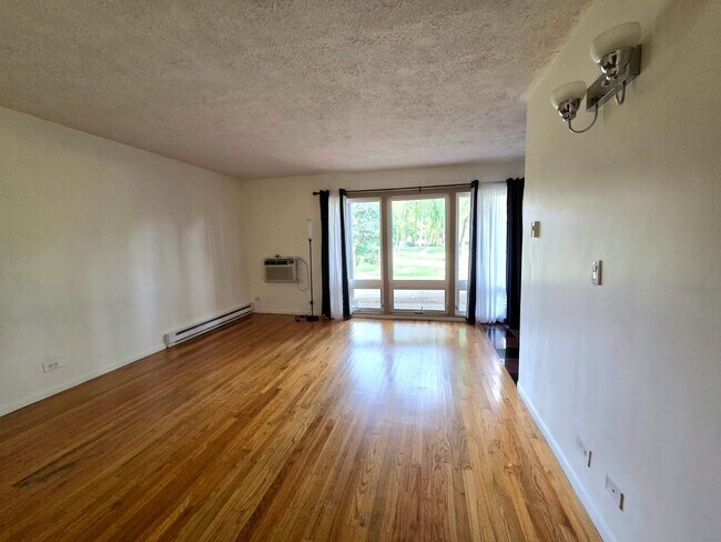 Foto del edificio - 2205 Arbor Cir