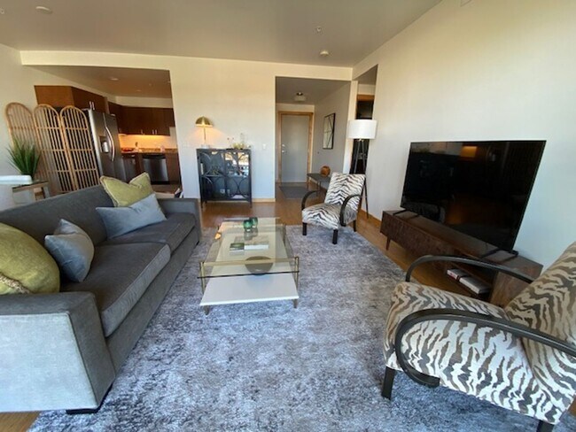 Foto del edificio - Luxury Fully Furnished Condo Downtown Salem Is Available