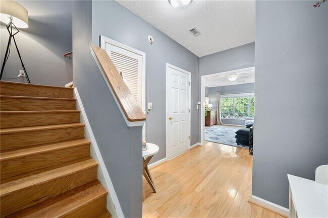 Building Photo - 106 Spring Heights Ln