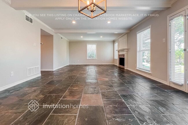 Building Photo - 404 Columbia Dr