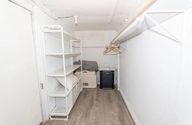 Building Photo - 2 Bedroom, 1 Bath House