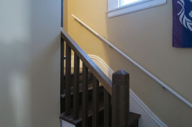 Building Photo - 507 Averill Ave