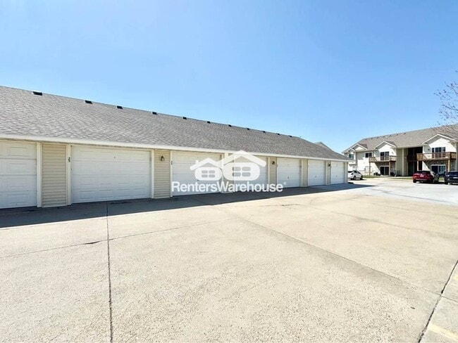 Building Photo - 1624 NW Prairie Lakes Dr