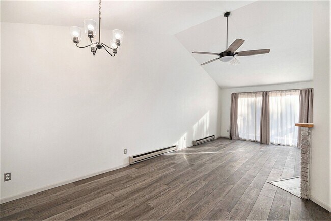 Foto del edificio - Spacious 2BR/1BA Condo in Central Fort Collins – Available Now!