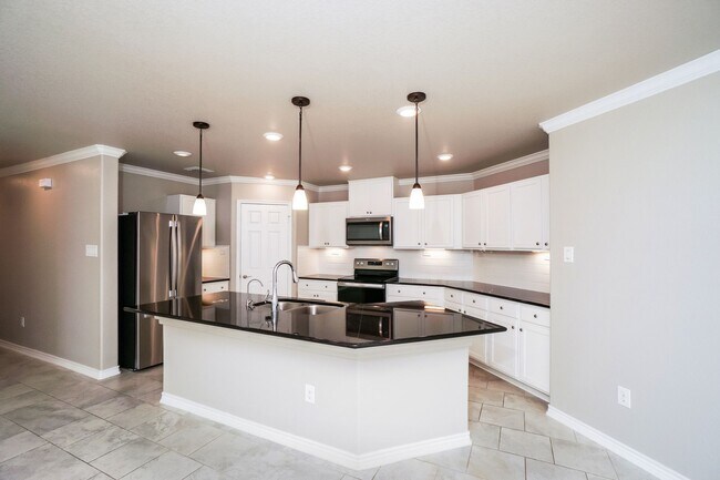 Building Photo - 7944 Broussard