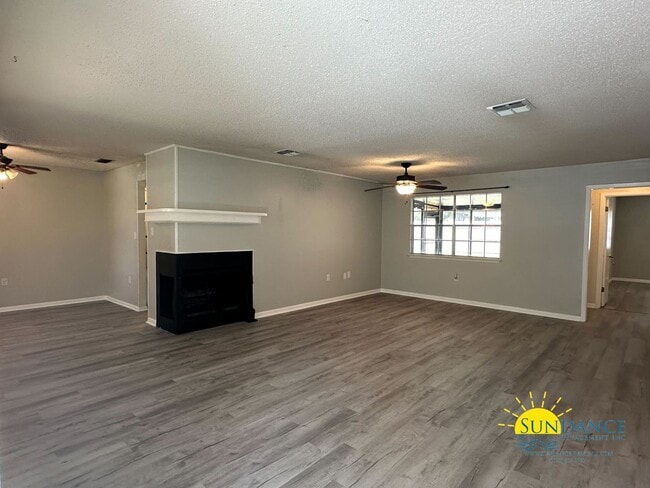 Building Photo - Charming home in the heart of Fort Walton ...