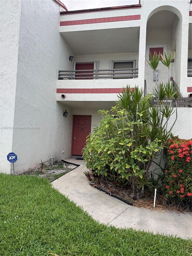 Foto principal - 1226 N Hiatus Rd