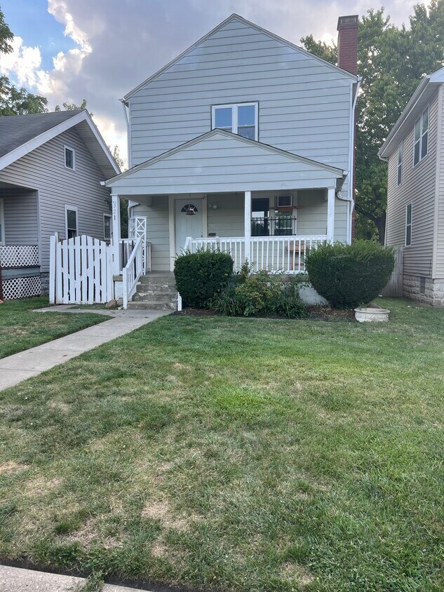 Front - 321 Dana Ave