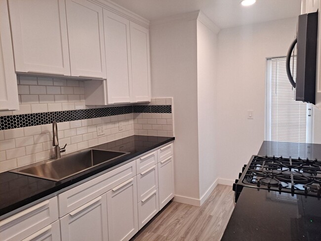 Building Photo - 401-405 Westbourne St