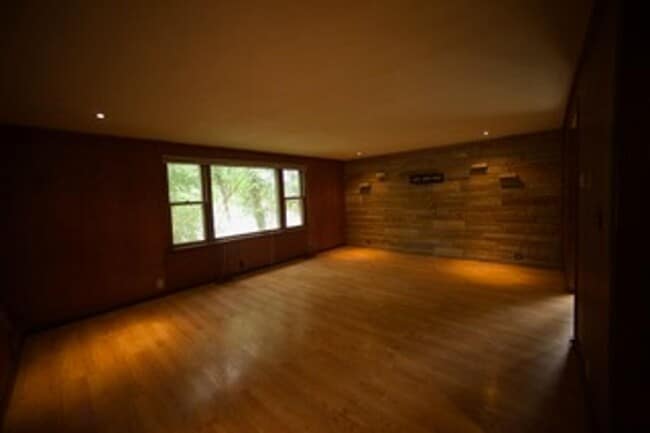 Building Photo - Beautiful 4 BD/2 BA Home !