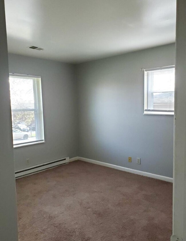Foto del edificio - 3760 Red River Dr