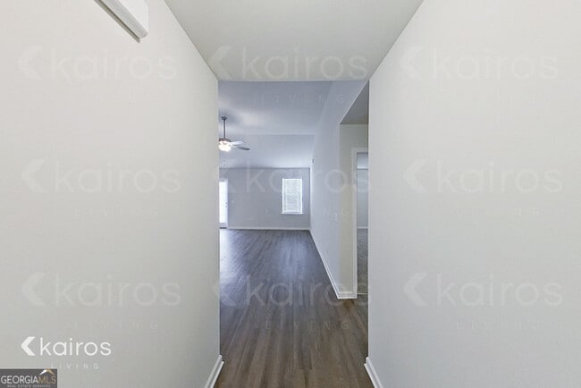 Foto del edificio - 205 Redwood Ct