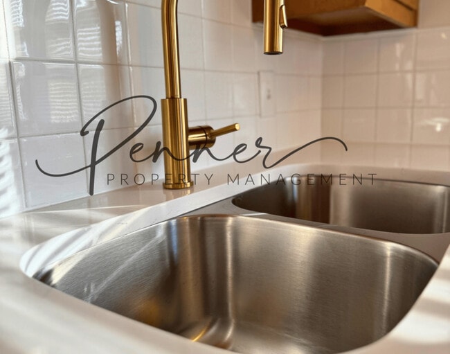 Foto del edificio - 807 NE Magellan Ave