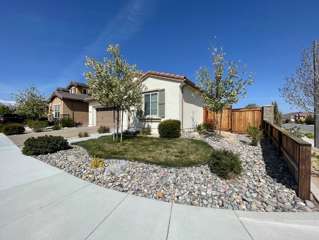 Building Photo - Southwest Reno Beauty