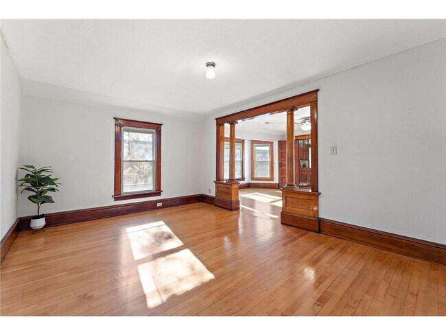 Building Photo - 1606 6th St NE