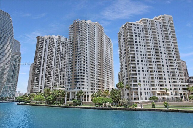Foto del edificio - 801 Brickell Key Blvd