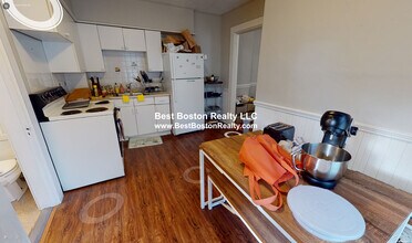 Building Photo - 8 A Forest St