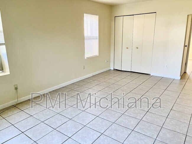 Foto del edificio - 19944 Crosswell St