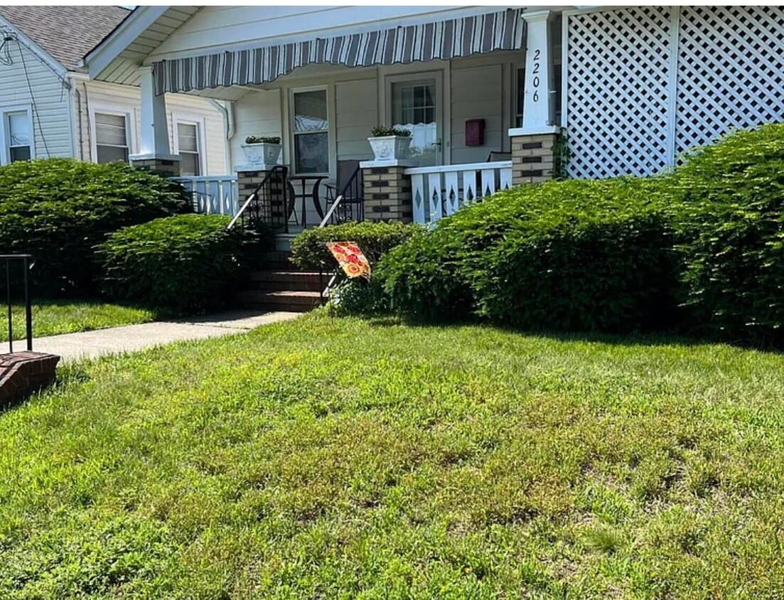 Primary Photo - 2206 Sunset Ave