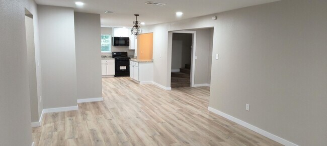 Building Photo - One of a kind 4 bedroom 3 bath house walki...