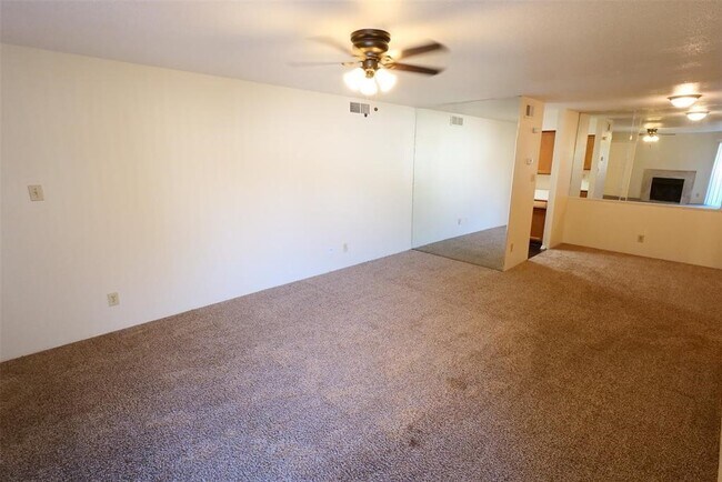 Building Photo - 9700 Leawood Blvd