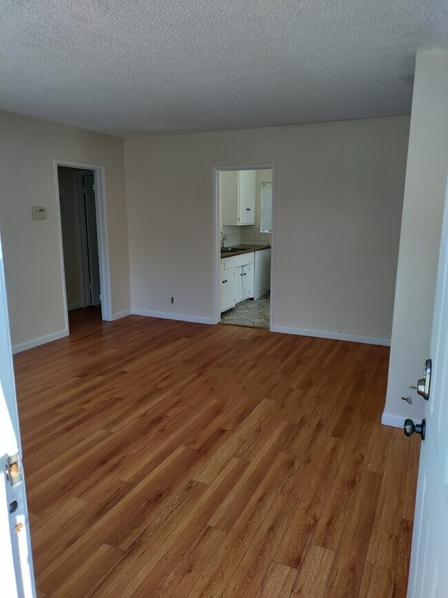 Building Photo - 2230 S Mansfield Ave