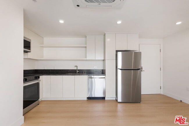 Building Photo - 8561 Belmont St