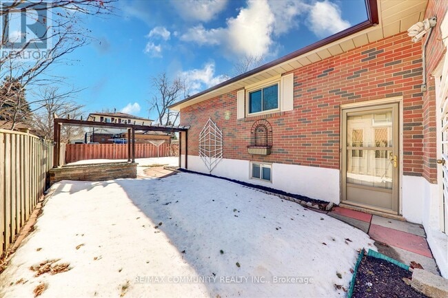Photo du bâtiment - 837 Hillcrest Rd