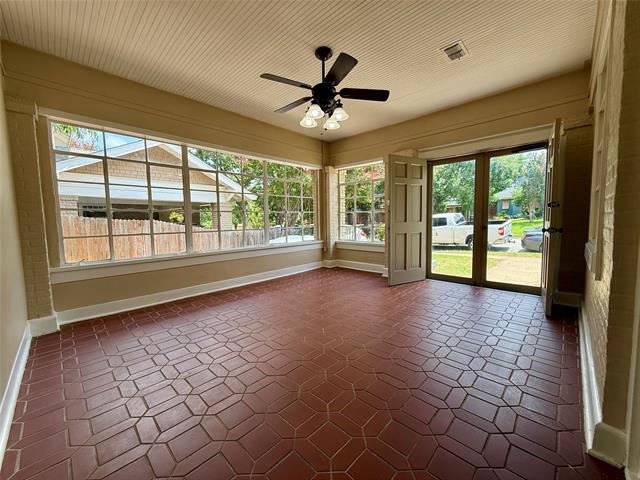 Foto del edificio - 2126 Mistletoe Ave