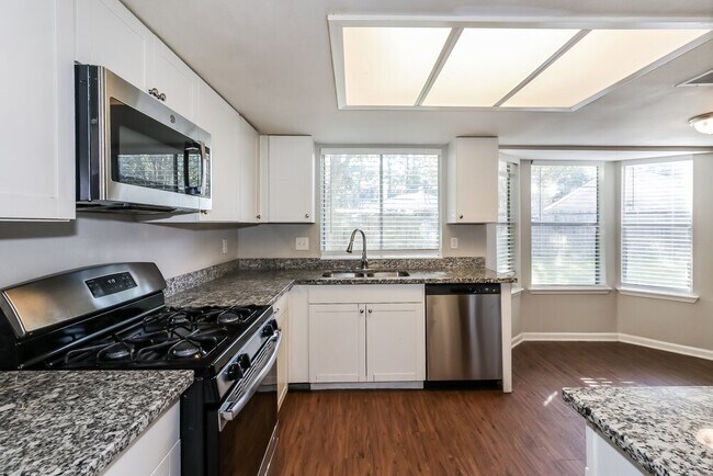 Foto del edificio - 18711 Droitwich Dr