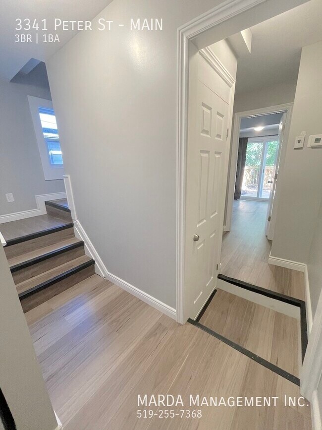 Photo du bâtiment - RENOVATED 3+1BEDROOM/1-BATH TOWNHOUSE IN WEST WINDSOR -ALL INCLUSIVE