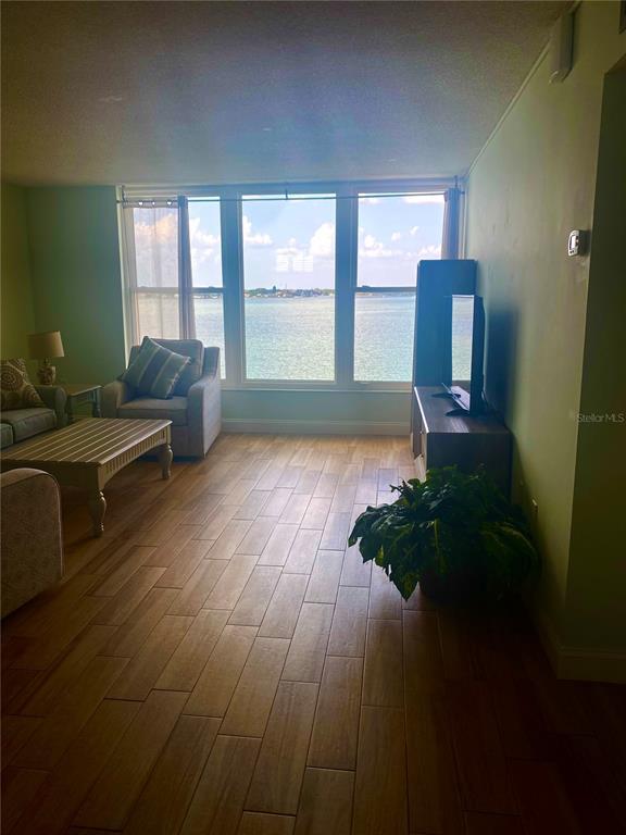 Foto del edificio - 7560 Bay Island Dr S