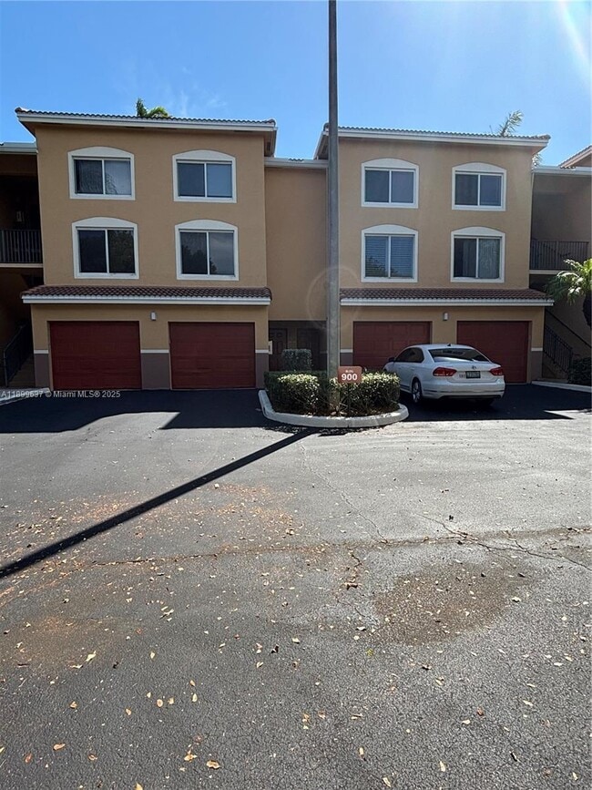 Building Photo - 900 Scotia Dr