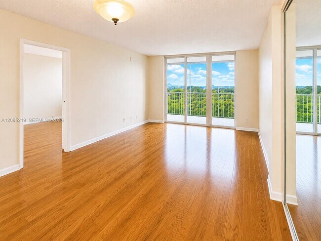 Building Photo - 250 Jacaranda Dr