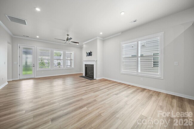Foto del edificio - 8016 Brookbank Dr