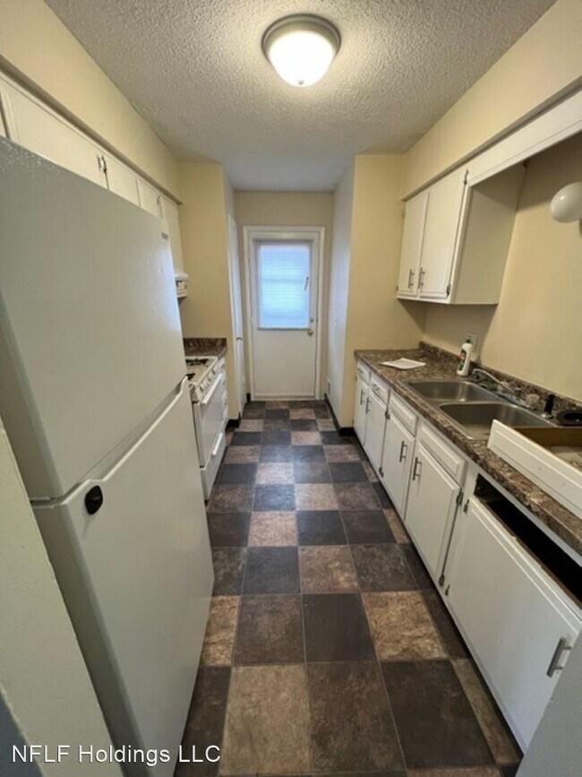 Building Photo - 3 br, 1 bath House - 3604 SE 11th st