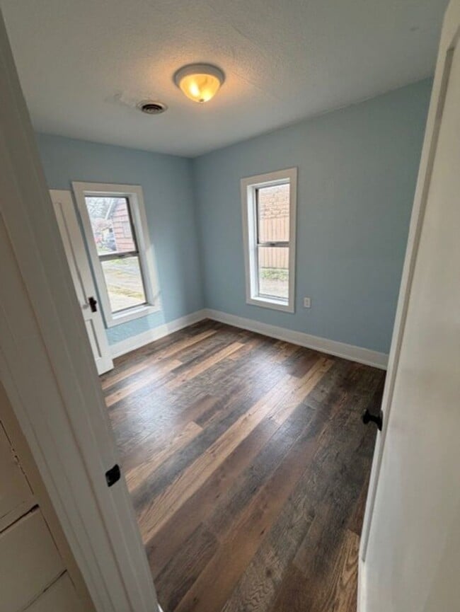 Foto del edificio - Stylish & Updated 2-Bedroom Home