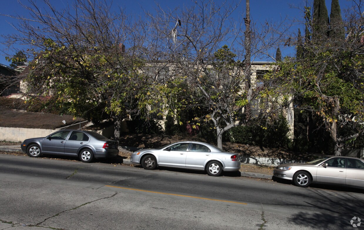 Foto del edificio - 3321-3325 Rowena