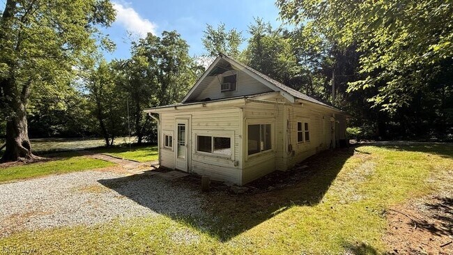 Foto del edificio - 629 Portage Lakes Drive