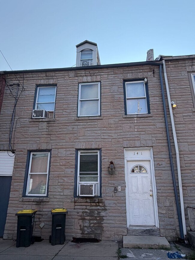 Building Photo - 141 S Prince St