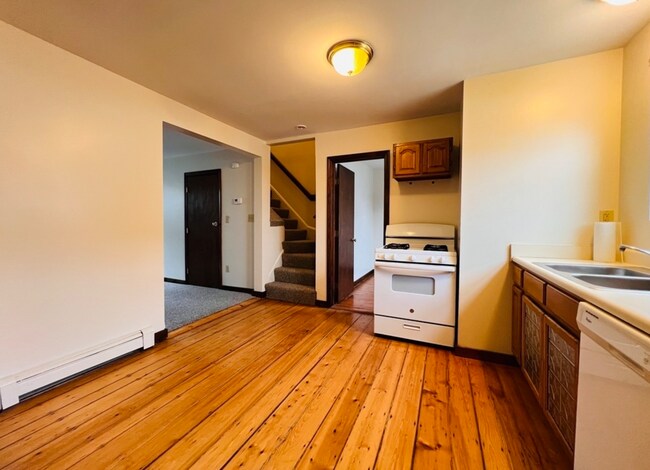 Building Photo - 36 N Spooner St
