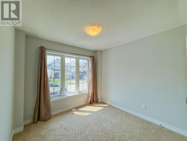 Building Photo - 1030 Dyas Ave