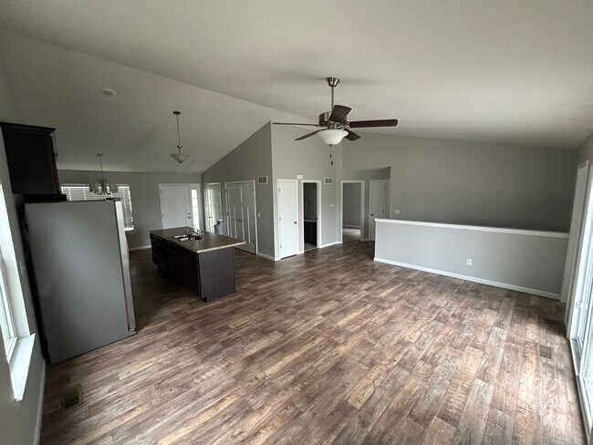 Foto del edificio - 281 Autumn Oaks Dr